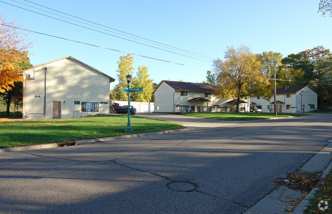 Building Photo - 1419 Case Ave East