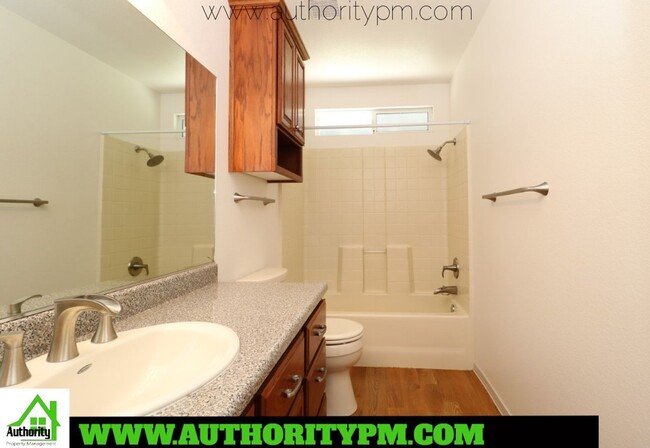 Building Photo - 1526 Imperial Dr