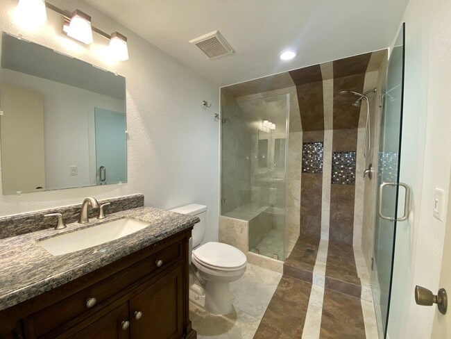 Building Photo - Gorgeous 3 bed 3 bath home in Thousand Oaks - First Time Rental!