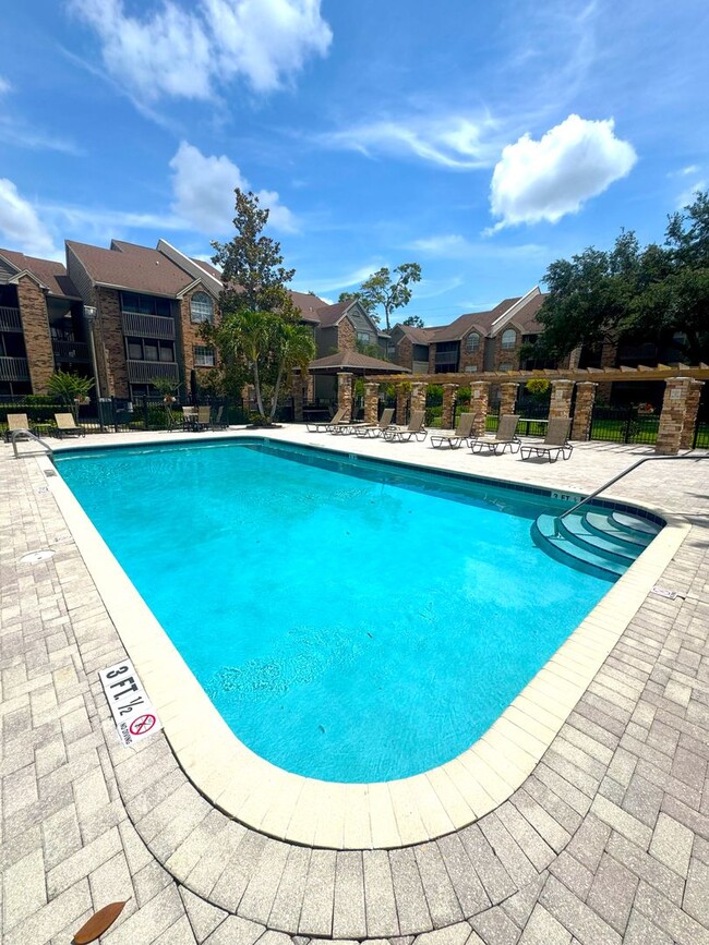 Building Photo - Beautiful Condo in the Fountains near beaches