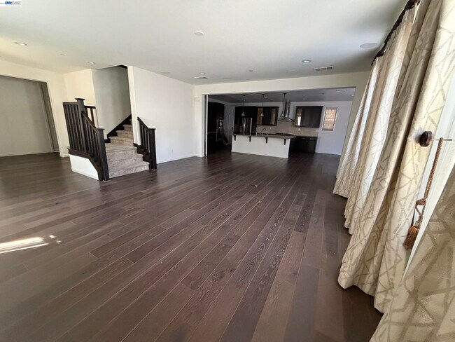 Building Photo - 575 W Strauss Dr