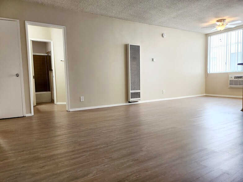 Building Photo - 456 S. Harvard Blvd