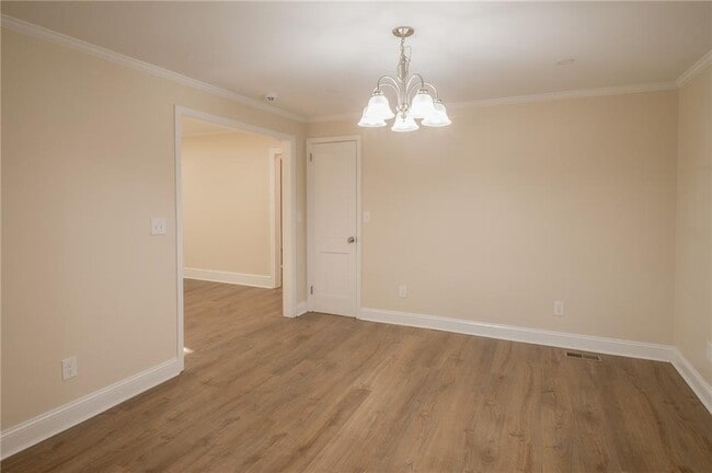 Building Photo - 2710 Maple Rd SE