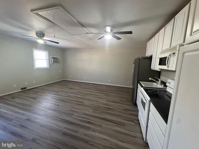 Building Photo - 204 Bosun Cove