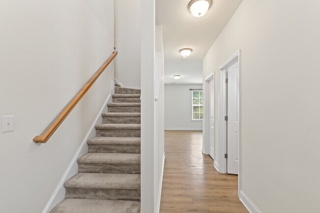 Building Photo - 404 Avery Glenn Way