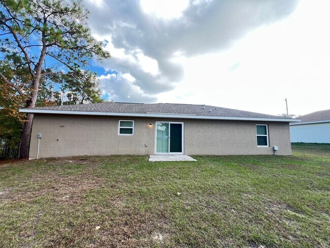 Building Photo - INCREDIBLE 3 Bedroom, 2 Bathroom Home in Ocala!!