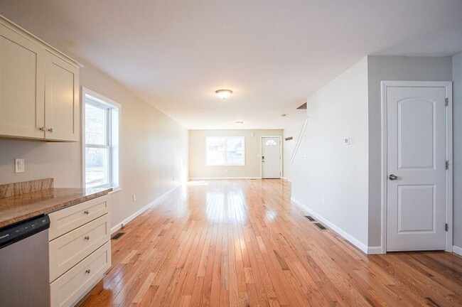 Building Photo - 18 Healey St