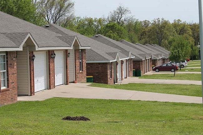 Primary Photo - Graystone Duplexes