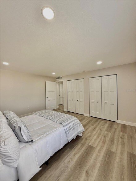Building Photo - 450 S Gulfview Blvd