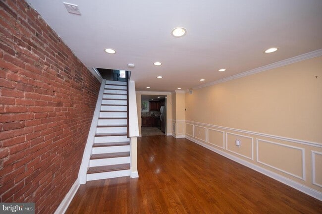 Building Photo - 703 Annin St