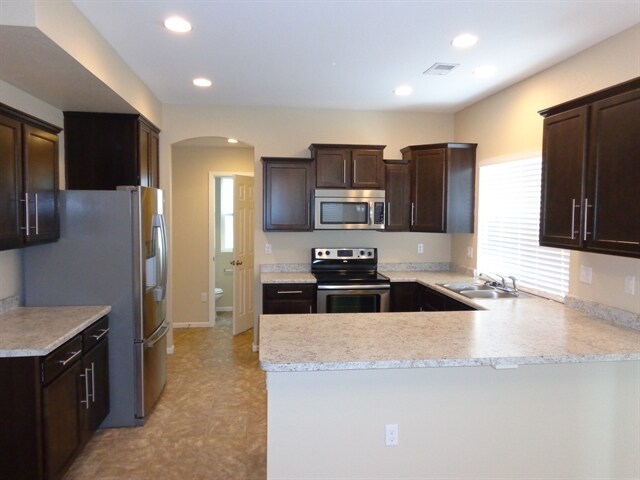 Building Photo - 5550 N Lisbon St