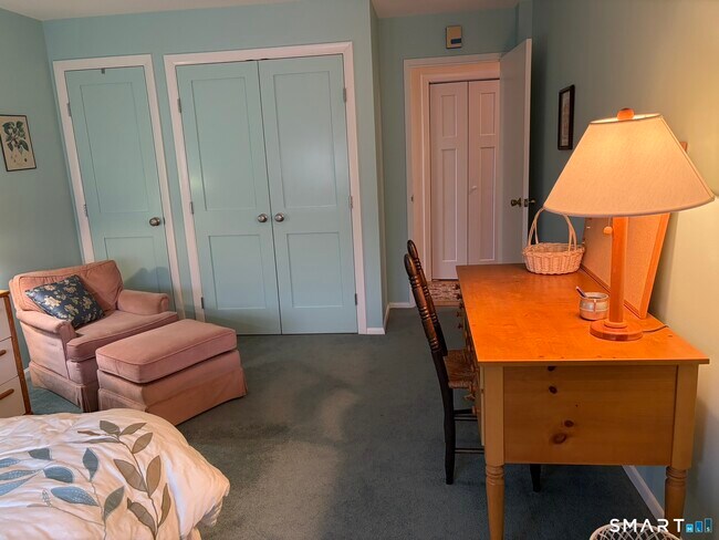 Building Photo - 893 Farmington Ave