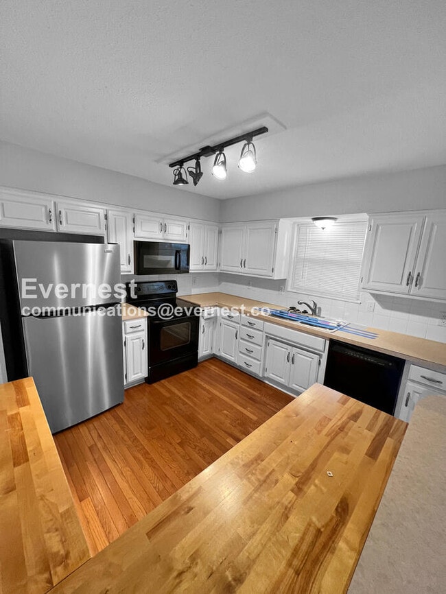 Building Photo - 13033 S Cardiff St