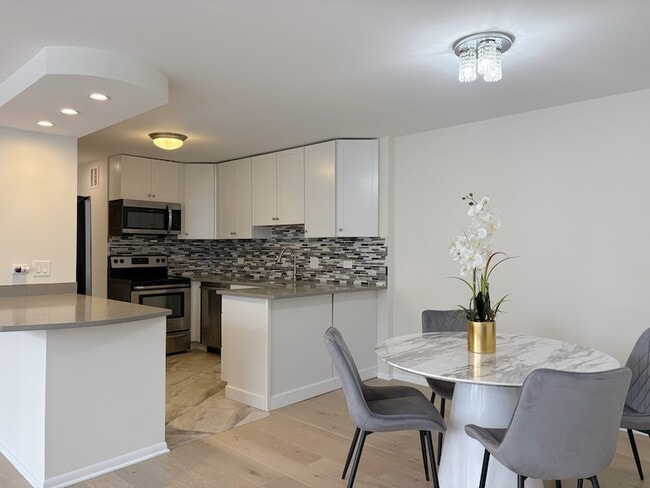 Building Photo - 505 N Lake Shore Dr