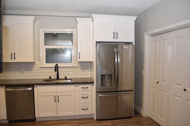 Building Photo - Fully Updated 3 Bedroom 2 Bath Tacoma 2 Story