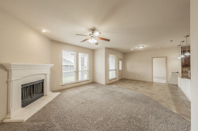 Building Photo - Excellent 3 bedroom plus office in Villages at Edgecliff