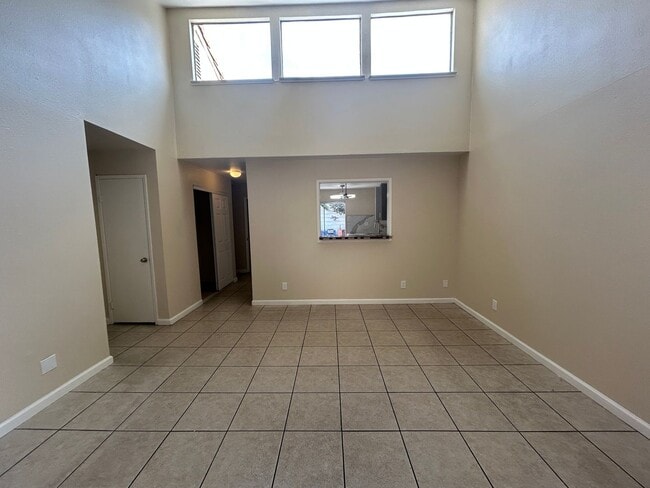 Building Photo - 2104 Sharon Way