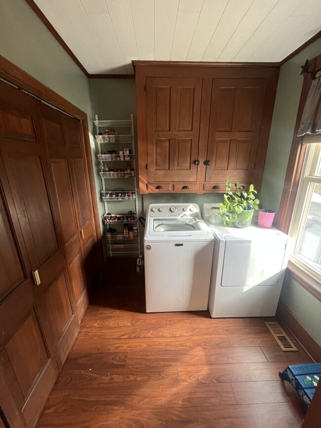 Building Photo - 4276 Division Hwy