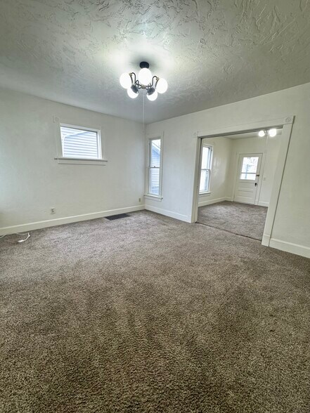 Building Photo - 2325 McKinley Ave