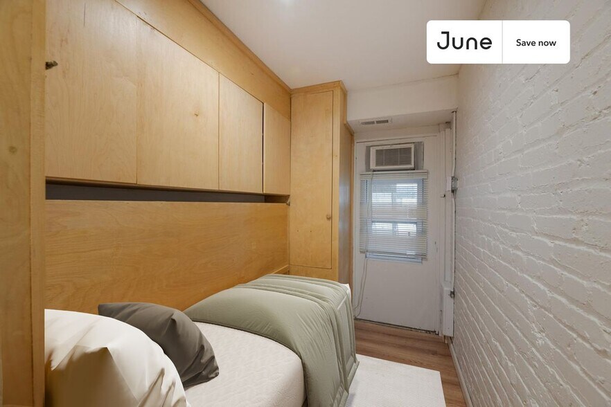 Building Photo - 1443 Parkwood Pl NW