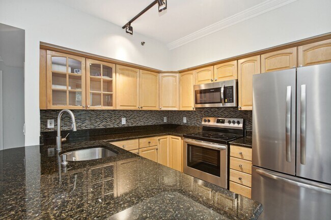 Building Photo - Logan Circle! Available Now! High End // 2...
