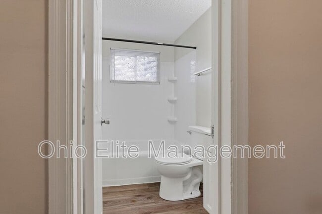 Building Photo - 898 Racine Ave