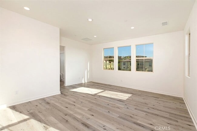 Building Photo - 87 Savannah