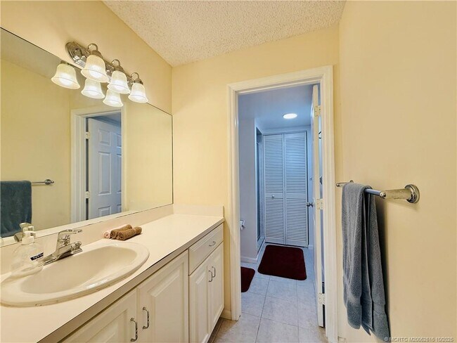Building Photo - 9490 S Ocean Dr