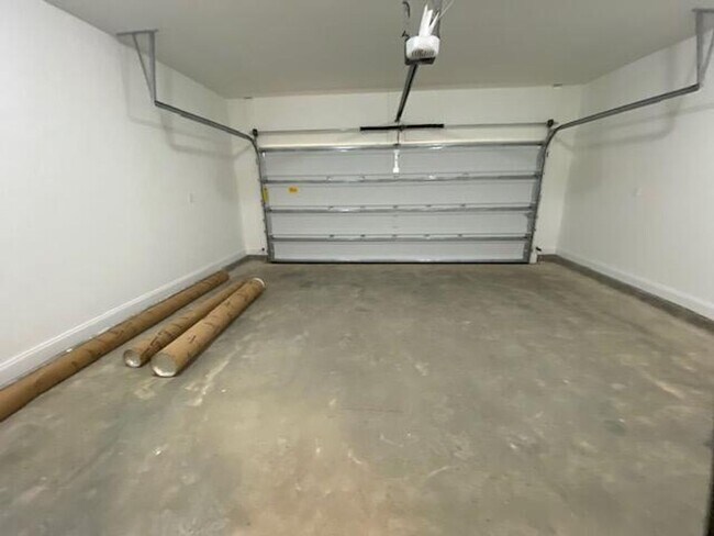 Building Photo - Spacious 3 Bedroom Home in Mary Esther!