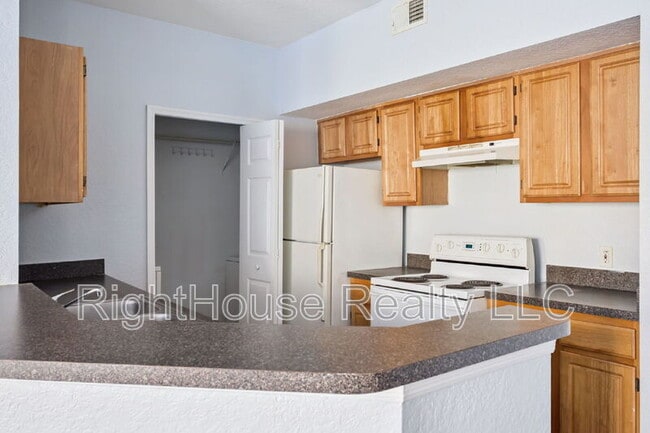 Building Photo - 6071 Westgate Dr