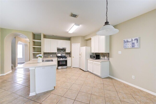 Building Photo - 6114 Breezy Hollow Ln
