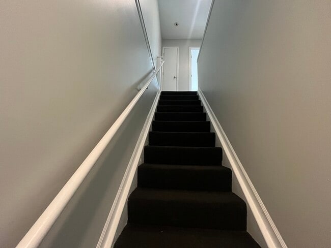 Building Photo - 3-Bedroom Townhome