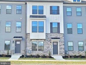 Building Photo - 754 Union St