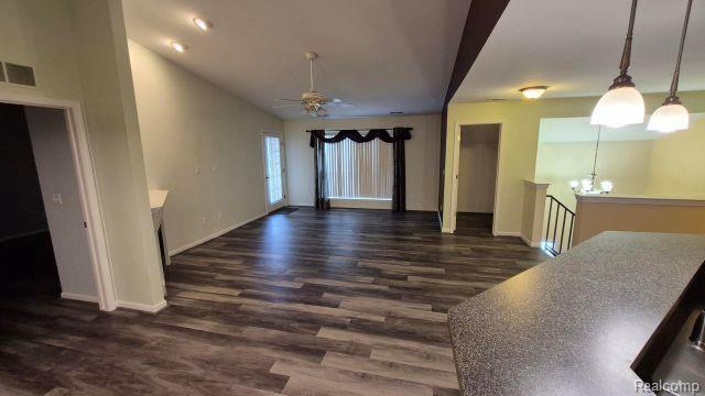 Building Photo - 5203 Chesapeake Cir