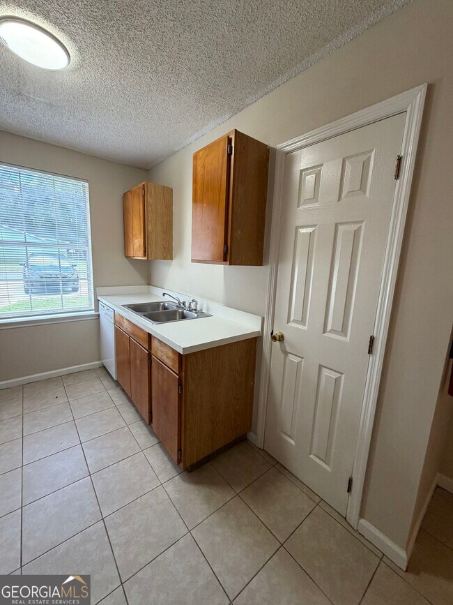 Building Photo - 414 Admiral's Walk Dr