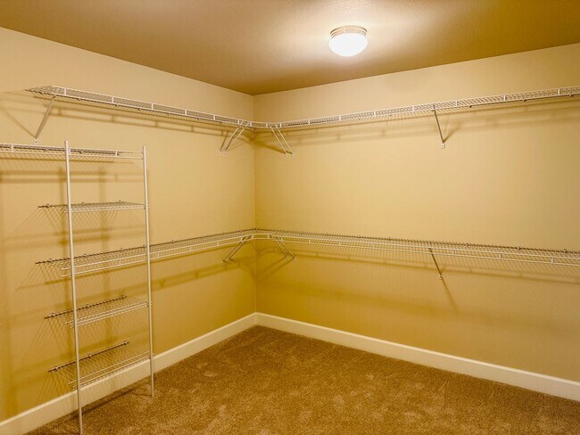 Building Photo - Beautiful Custom Felida Home