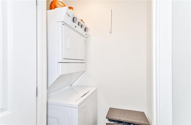 Building Photo - 943 Peachtree St NE