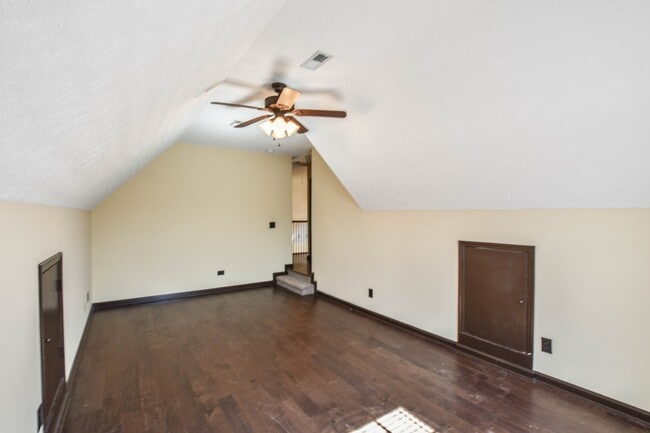 Building Photo - Pet Friendly with No Backyard Neighbors!