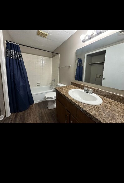 Building Photo - 1409 Shallow Brook