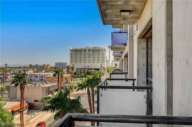 Building Photo - 353 E Bonneville Ave