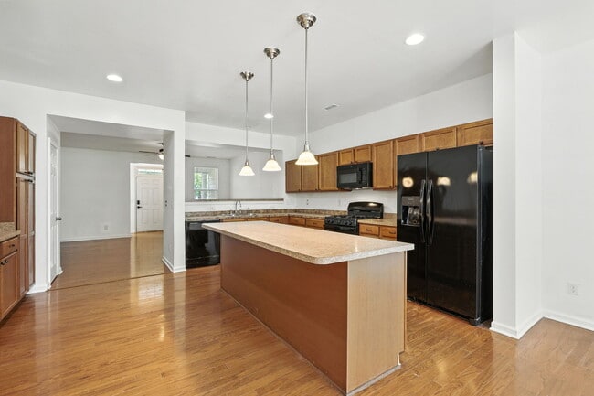 Building Photo - 132 Point Comfort Ln