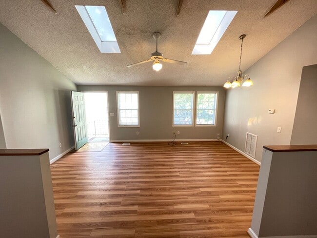 Building Photo - Great location! 4br house w/ parking, large rooms within walking distance to UNC Campus!