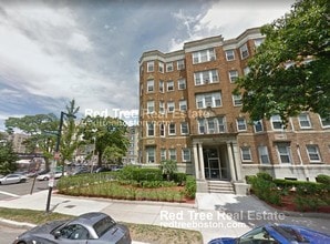 Building Photo - 235 Park Dr