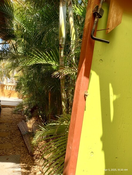 Exit Gate out to street. - 281 Kaikea St
