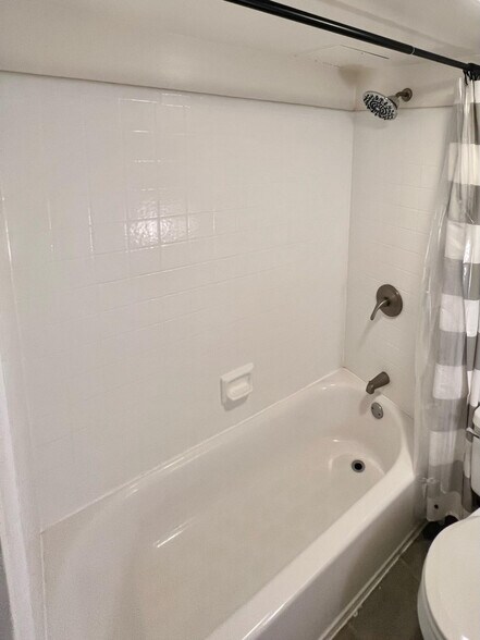 Building Photo - 876 Curtis St