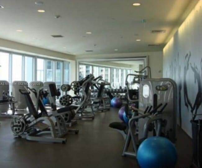 Building Photo - 495 Brickell Ave