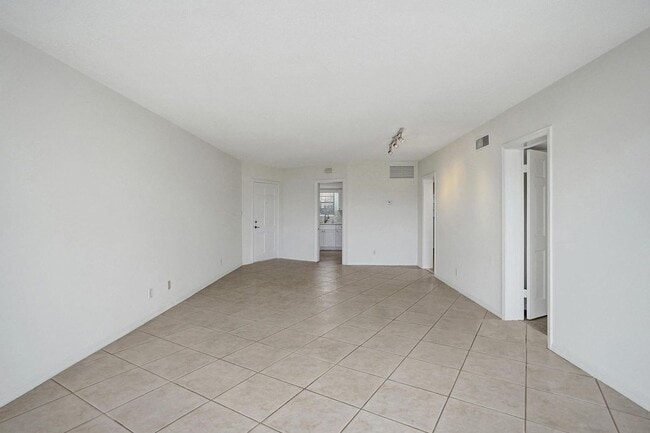 Building Photo - 169 Atlantis Blvd