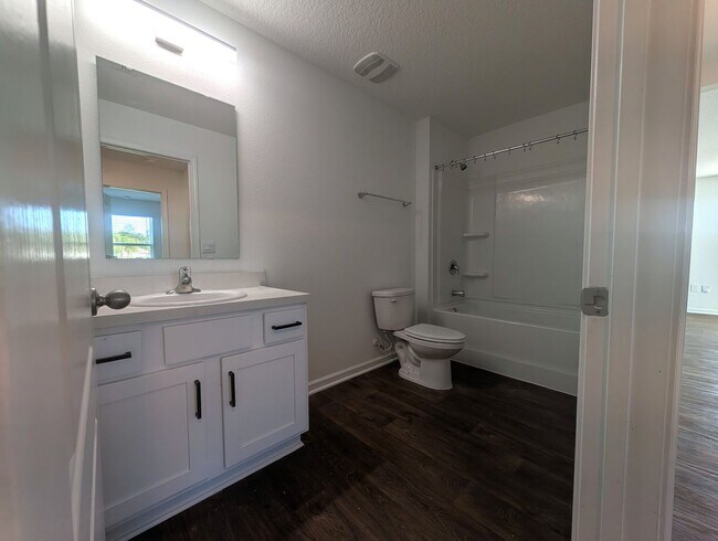 Building Photo - ENTRADA SUBDIVISION - THIS 4/2/3 HOME WITH OVER 2,140 sqft AND FENCED REAR YARD IS NOW AVAILABLE!!