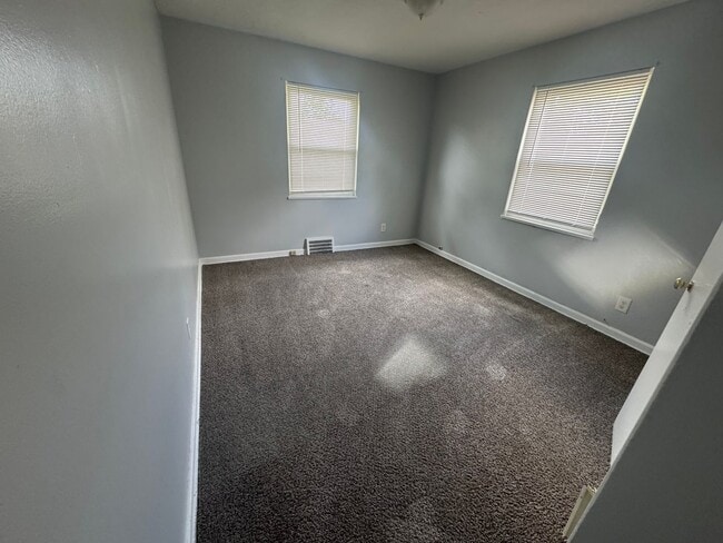 Building Photo - Single Family Home 3 beds 1 bath Available...