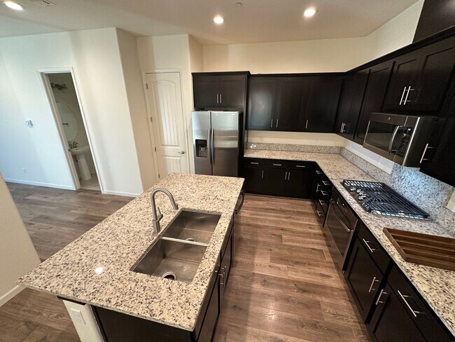 Building Photo - Natomas 3 Bedroom Home with a loft for rent!